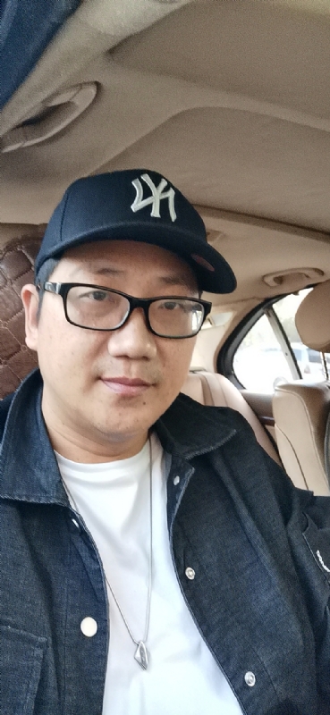 拥抱幸福的第一张照片--福清婚介网